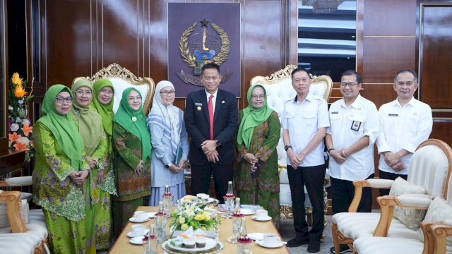 Pengurus Wilayah Muslimat NU Silaturahmi Dengan Pj Gubernur Sulsel, Prof Fadry Djufry.