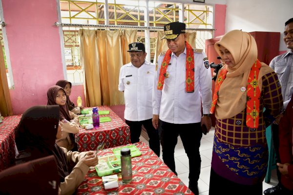 Setelah Palopo, Pj Gubernur Prof Fadjry Djufry Uji Coba MBG-PKG di Luwu