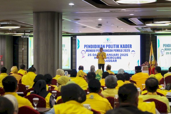 Buka Pendidikan Politik, Taufan Pawe: Refleksi Kader Partai Golkar Se-Sulsel Awal Tahun 2025