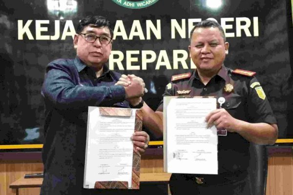 Pemkot Serahkan Hibah Bangunan Senilai 2,3 Miliar ke Kejaksaan Negeri Parepare