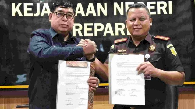 Pemkot Parepare Serahkan Hibah Bangunan Senilai 2,3 Miliar ke Kejaksaan Negeri Parepare.