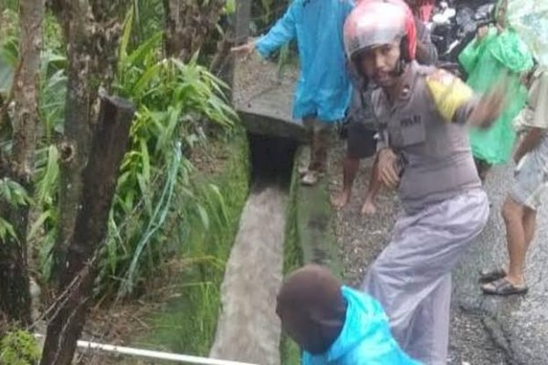 Bocah 10 Tahun di Barru Hilang Terseret Arus Saat Pulang Sekolah