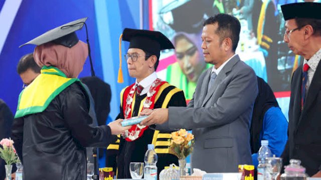 Melalui Plh Sekda Barru, Ini Harapan Bupati Suardi Saleh, di Acara Wisuda ITBA Al Gazali