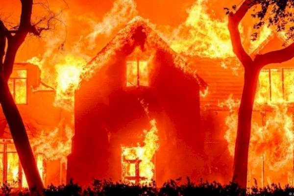 Los Angeles &#8216;Kiamat&#8217;, Kebakaran Menggila-Rumah Artis Hollywood Jadi Abu