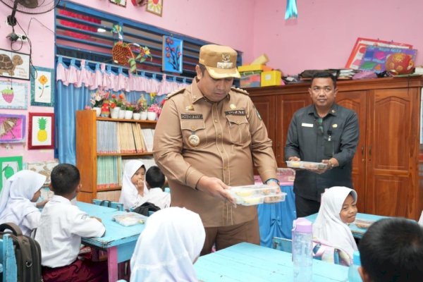 Bupati Chaidir Syam Tinjau Pelaksanaan Program Makan Siang Bergizi