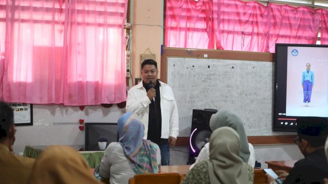 Ketua Komisi D DPRD Makassar Ari Ashari Ilham saat melakukan peninjauan di Sekolah.