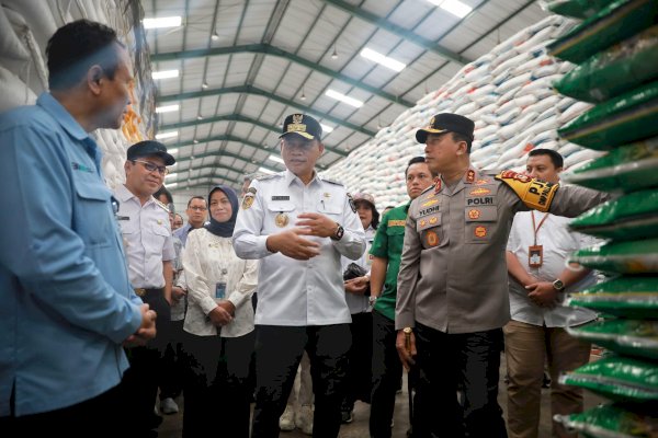 Danny Pomanto Dampingi Pj Gubernur Tinjau Gedung Bulog, Pastikan Inflasi di Sulsel Terkendali