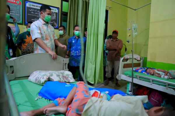 Bupati Pangkep Yusran Kunjungi Pasien DBD dan Beri Pesan ke Warga: Jaga Kebersihan Lingkungan-Jajanan untuk Anak