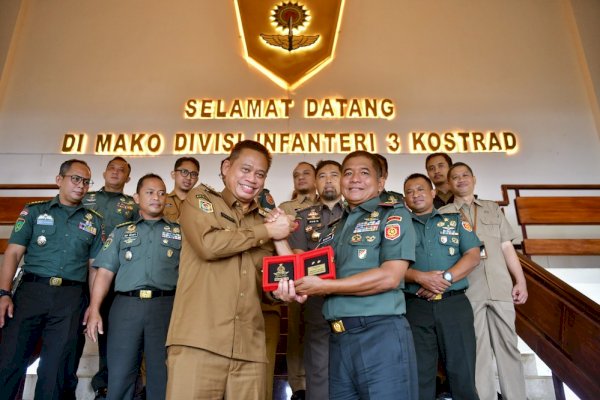 Perkuat Kolaborasi di Jajaran Forkopimda, Prof Fadjry Djufry Kunjungan Silaturahmi ke Mako Pangdivif 3 Kostrad di Gowa