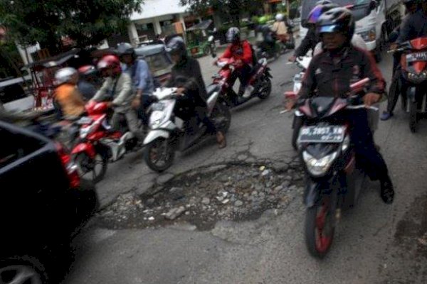 Pemkab Maros Alokasi Rp 74 M Perbaikan dan Perawatan Jalan di 14 Kecamatan