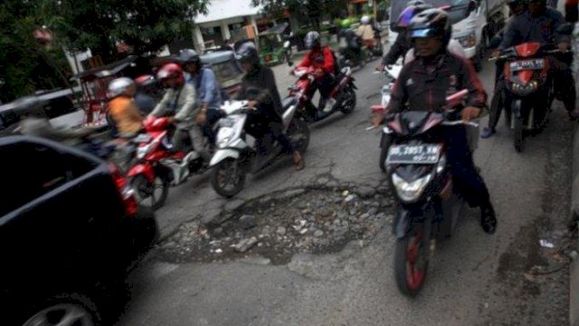 Pemkab Maros Alokasi Rp 74 M Perbaikan dan Perawatan Jalan di 14 Kecamatan