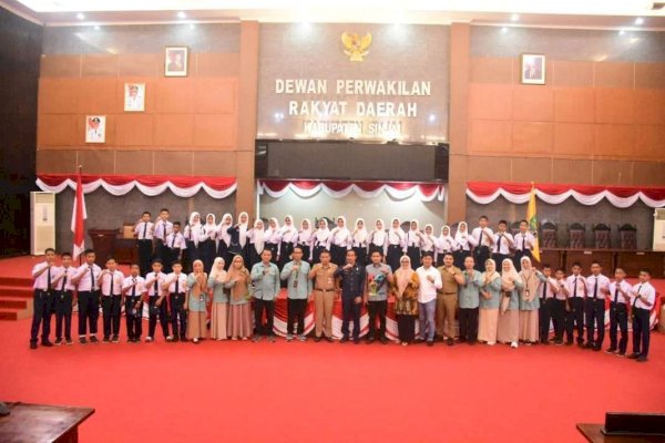 Siswa SMPN 17 Sinjai Kunjungi DPRD, Belajar Dunia Legislatif