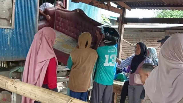 Hamili Siswa MTS, Rumah Pelaku Dibongkar Warga di Jeneponto