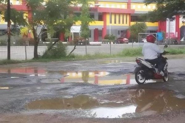 Terkendala Anggaran, Pemkab Bone Belum Perbaiki Jalan di Dekat Kantor DPRD 