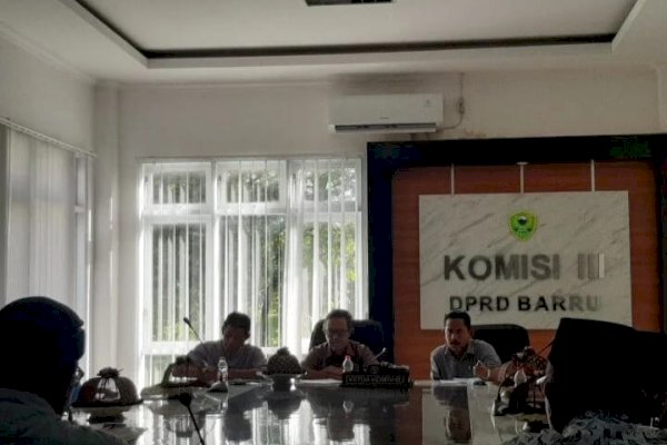 DPRD Barru Bantu Relokasi Rumah Warga yang Terancam Longsor