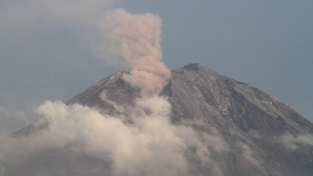 Gunung Semeru Kembali Meletus.