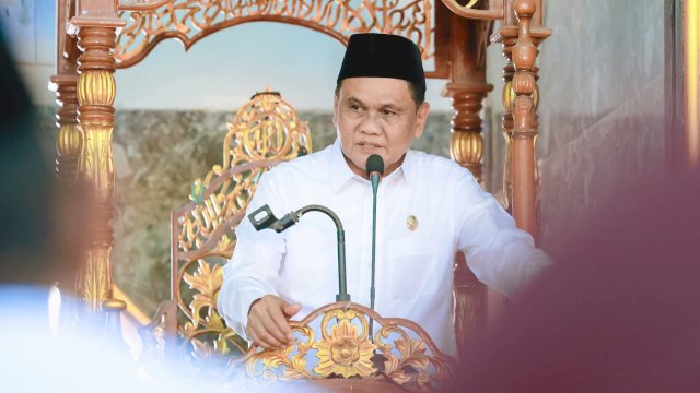 Bupati Barru Suardi Saleh,