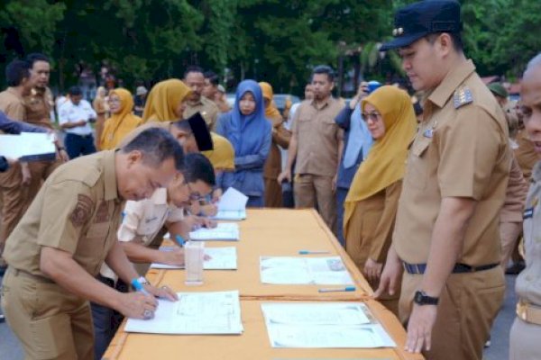 Disaksikan Bupati MYL, Kepala OPD Lingkup Pemkah Pangkep Tanda Tangani Pakta Integritas Kinerja 2025