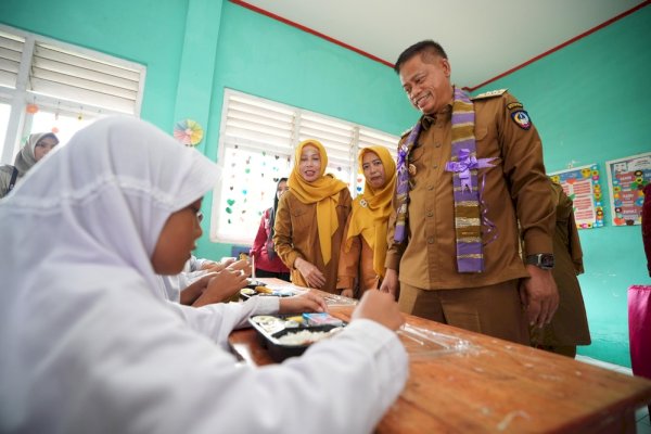 Prof Fadjry Djufry Pastikan Program Makan Bergizi Gratis di 8 Kabupaten Berjalan Lancar