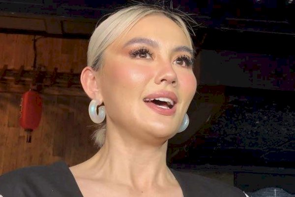 Nyanyikan &#8216;Bilang Saja&#8217; tanpa Izin, Agnez Mo di Denda Rp1,5 Miliar, Dhani :1 Tahun Menghubungi, Tak Direspons