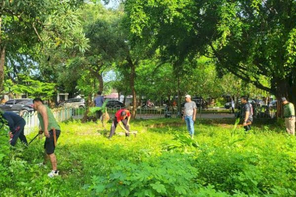 Pemkab Pangkep Laksanakan Kerja Bakti di Area Stadion Sepakbola Andi Mappe