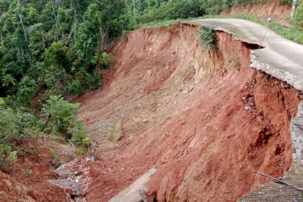 Longsor, DPRD Barru Desak Pemerintah Segera Tindak Lanjuti Perbaikan Jalan Poros Punranga 