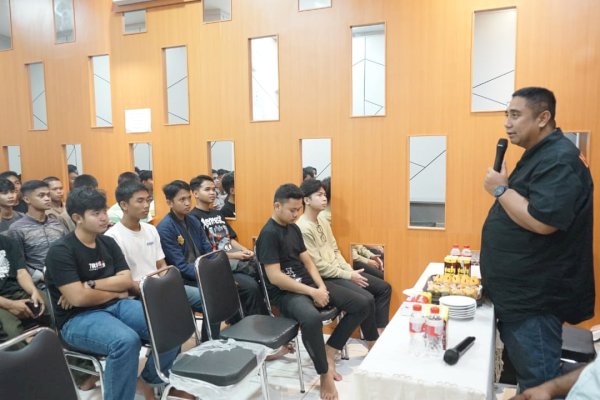 Bupati Maros Chaidir Syam Kobarkan Semangat Siswa D’Mentor Academy Menuju Polri