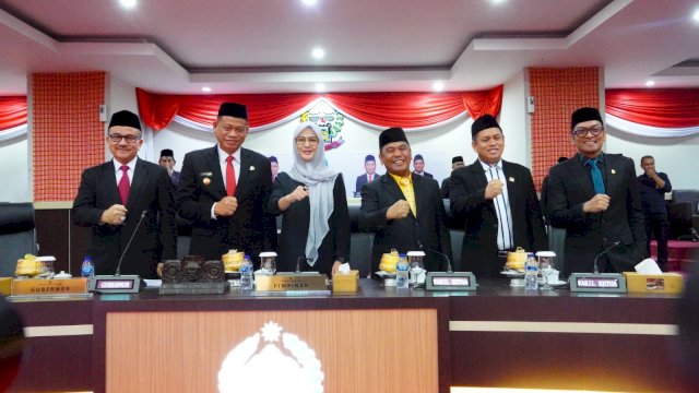 Pj Gubernur Sulsel Bersama Pimpinan DPRD Sulsel.