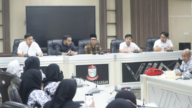 Ratusan guru Datangi Kantor DPRD Makassar 