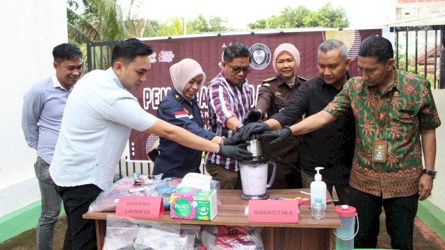 Kejaksaan Negeri Jeneponto Musnahkan Barang Bukti Sabu-sabu Puluhan Gram.