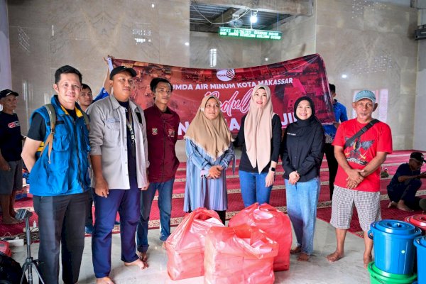 Peduli, PPDAM Makassar Salurkan Bantuan Makanan Siap Santap untuk Korban Banjir