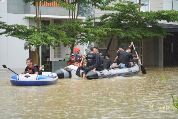 LAZ Hadji Kalla dan Kalla Rescue Tanggap Bencana Banjir di Kota Makassar