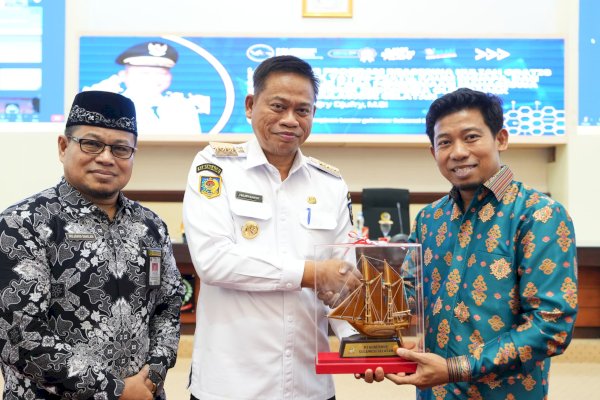 Pj Gubernur Prof Fadjry Djufry Support Program Beasiswa Gratis untuk Anak Yatim Piatu dan Hafidz