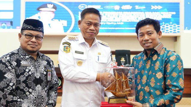 Penjabat Gubernur Provinsi Sulsel, Prof Fadjry Djufry.