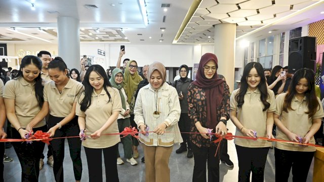 Wakil Gubernur Sulsel Fatmawati Rusdi Resmikan Cardea Physiotherapy dan Pilates Makassar.