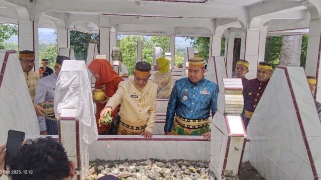 Sekda Bone Fajaruddin Ziarah Makam Datu Bengo.