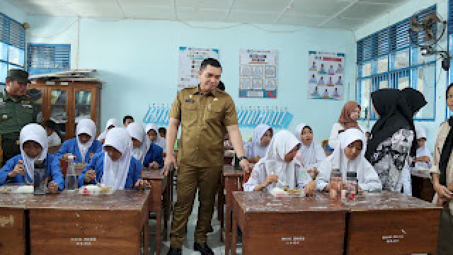 Sekda Takalar Hasbi Tinjau Pelaksanaan MBG.