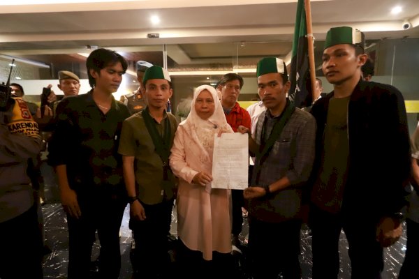 Demo HMI Gowa Raya Soroti Isu Nasional dan Kasus Tertunda, DPRD Sulsel Janji Tindak Lanjut