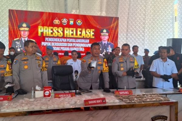 Kapolda Sulsel Irjen Pol Yudhiawan Rilis 4,6 Kg Sabu dan 4.200 Butir Ekstasi di Polres Sidrap