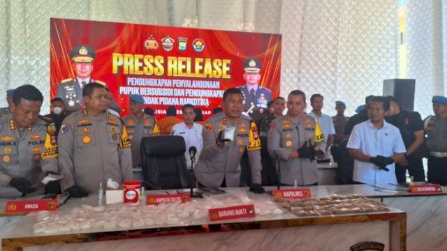 Kapolda Sulsel Irjen Pol Yudhiawan Rilis 4,6 Kg Sabu dan 4.200 Butir Ekstasi di Polres Sidrap.