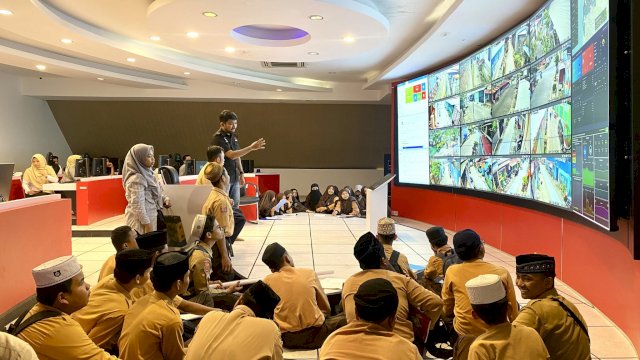 Siswa SMP Ar-Raafi Eksplorasi Dunia Digital di War Room Kota Makassar.