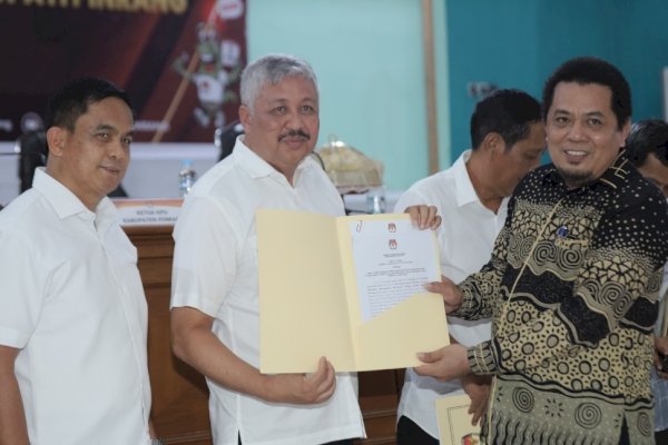 Resmi! KPU Pinrang Tetapkan Irwan-Sudirman sebagai Bupati dan Wakil Bupati Terpilih, Siap Dilantik 20 Februari 2025