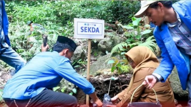 Pemkab Bantaeng Kolaborasi OKP Tanam Pohon di Objek Wisata Eremerasa.