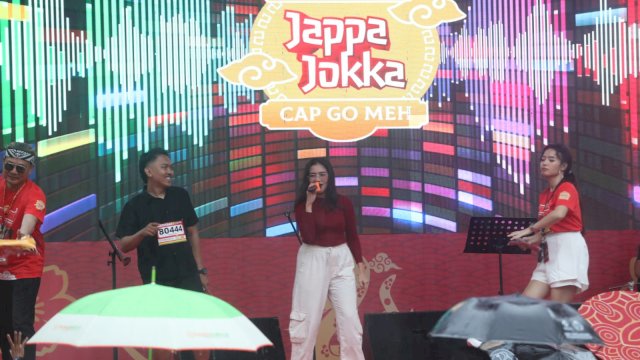 Singer Performance Fitri Meriahkan Heritage Run di Tengah Hujan Deras.