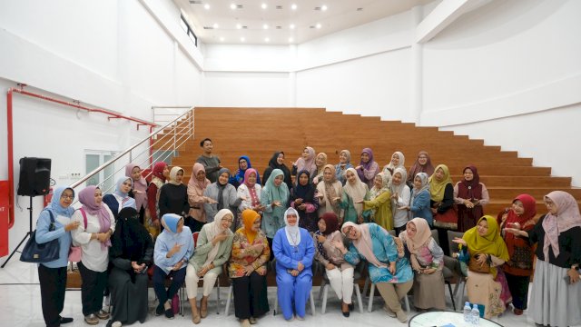Suasana Haru Warnai Pertemuan Indira Yusuf Ismail dengan Pengurus TP PKK Makassar.