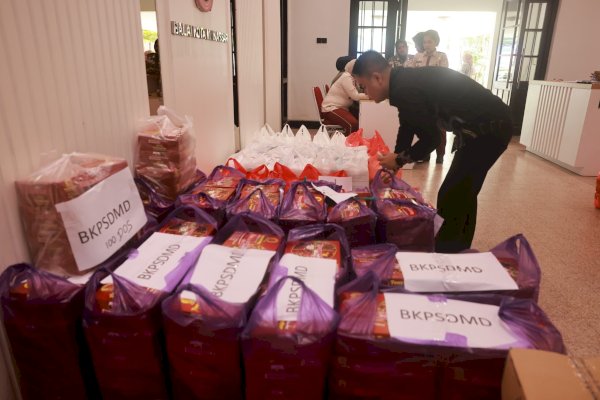 Peduli, SKPD Pemkot Makassar Kumpulkan Ribuan Nasi Kotak untuk Korban Terdampak Banjir di Manggala