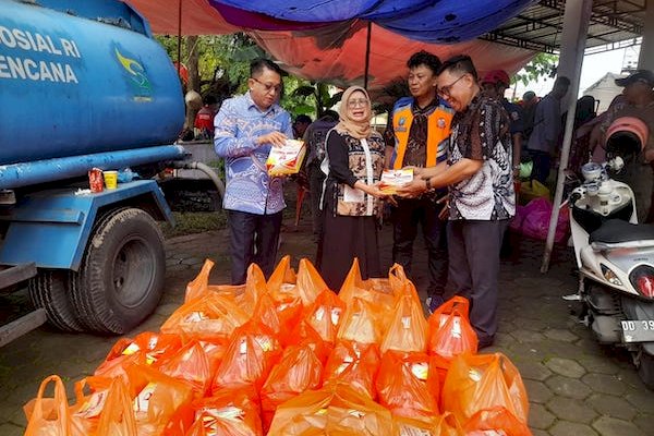 PD Parkir Makassar Salurkan Bantuan untuk Korban Banjir di Kecamatan Manggala: Tetaplah Kuat dan Semangat