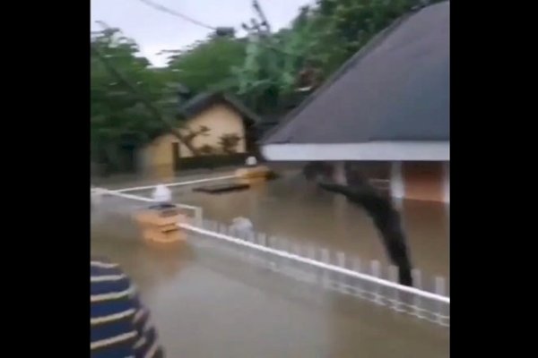 Banjir Capai 1 Meter, Warga Makassar Mulai Dievakuasi