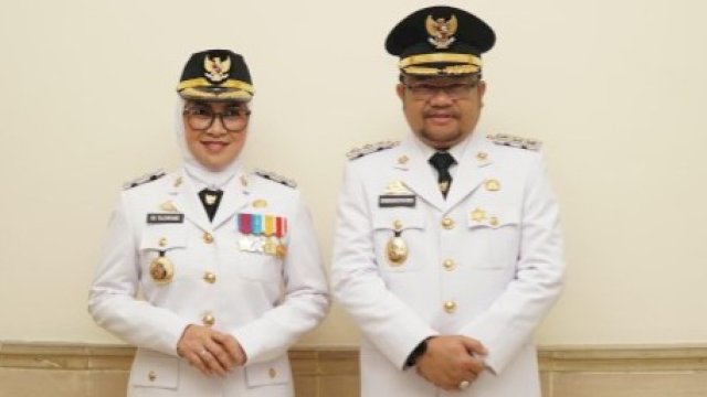 Bupati dan wakil Bupati Gowa, Husniah Talenrang dan Darmawangsyah Muin.