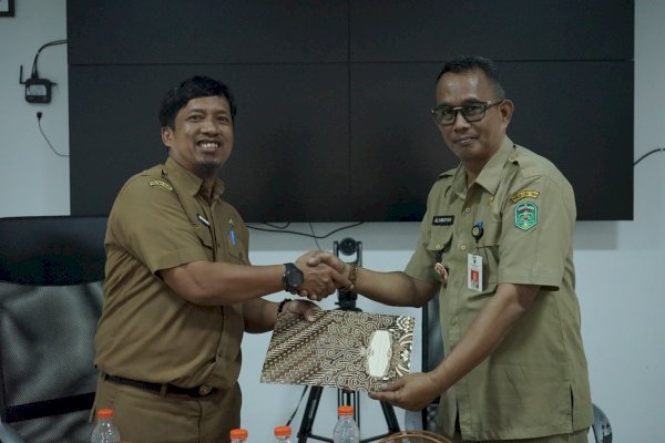 Muhammad Safaat Resmi Pimpin Dinas Kominfo-SP Lutim, Siap Jalankan Arahan Bupati Ibas